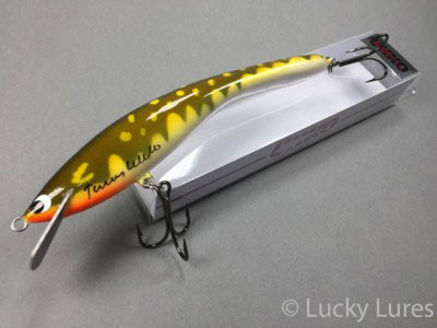 Der Turus Ukko Original Wobbler 16 cm in der Farbe Pike 154 für das gezielte Fischen auf Hecht. 